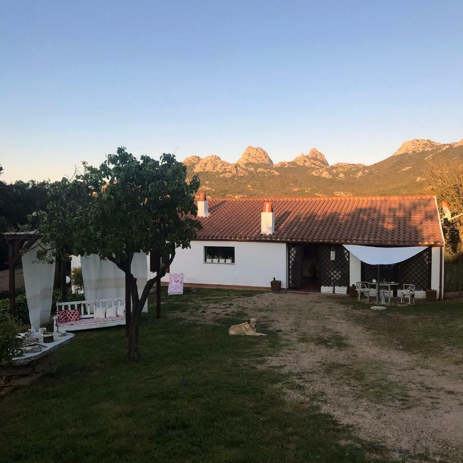 B&B La Tasgia Aggius Екстериор снимка